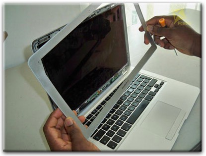 Замена экрана Apple MacBook в Астрахани